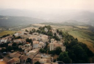 Rennes-le-Ch�teau vu de Montgolfi�re