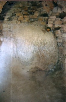 La crypte de Dromon, la Pierre de Fcondit
