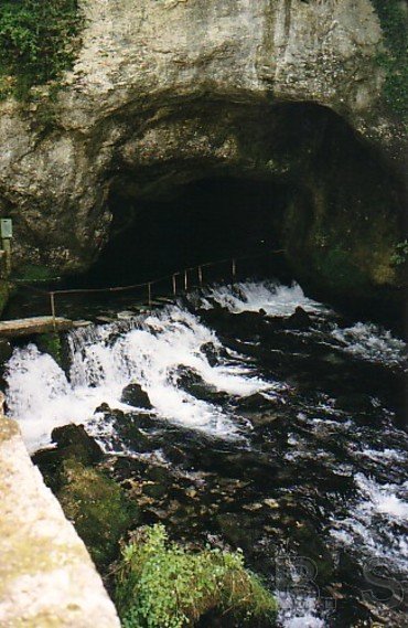 La fontaine intermittente de Fontestorbes, Blesta