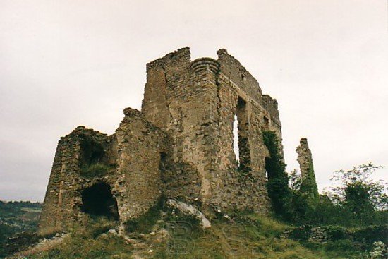 Le chteau de Coustaussa en face de Rennes-le-Chteau